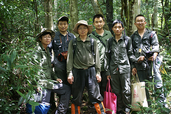 在莽山采集样本